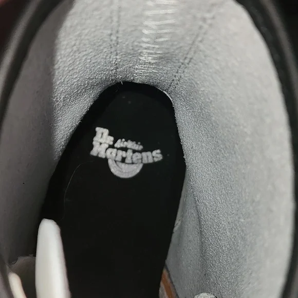 Womans Dr. Airwait Martens NWOT - Picture 12 of 13